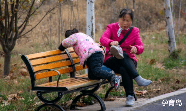 孕育岛|老人的“假带娃”模式，让宝妈忍无可忍，你家是否正在遭遇？