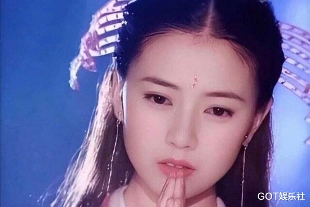 王晶|新版周芷若演员生图曝光，被嘲脸肿撞脸杜华，曾被王晶夸像张曼玉