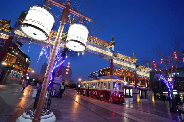 北京日报客户端 亮灯了！春节景观布置到位，22万件灯笼灯饰打造流光溢彩京城夜