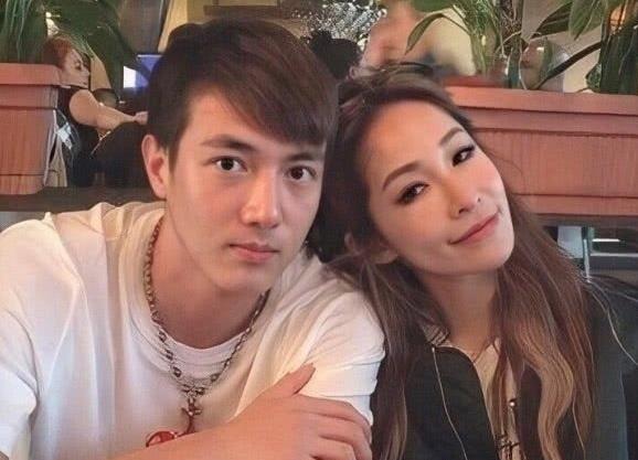 萧亚轩|萧亚轩与内小16岁男友黄皓复合,红娘居然是狗狗