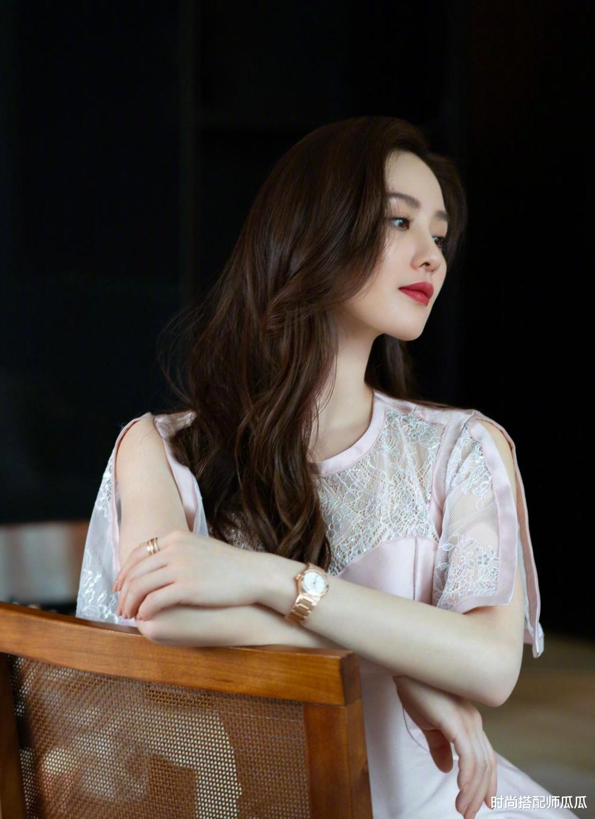 时尚搭配师瓜瓜 年纪越大越耐看的女人，通常都有这4个特征，中一个就很幸运！