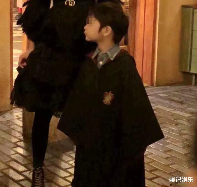黄圣依|baby跑男高调秀恩爱，要老公黄晓明不接郑恺电话，字幕抢镜