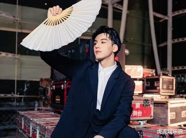 刘迦|宝藏男孩刘迦，既帅气又深情，与大13岁女友谈了10年姐弟恋