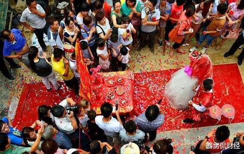 90后|\最惨一代人\,工作难、娶妻难、存款难,父母:上大学有啥用?