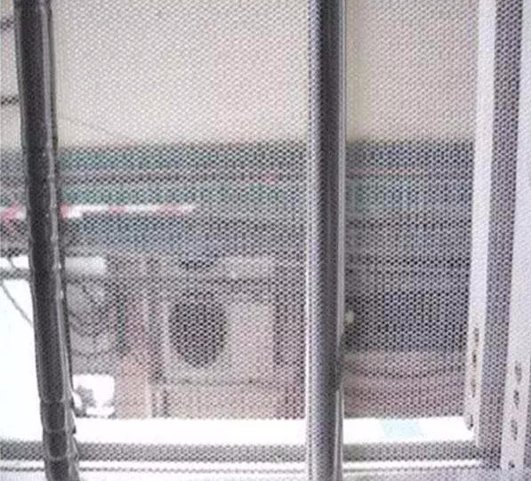 千万别再装鸟笼式防盗窗!如今流行这样装,安全防盗不遮光