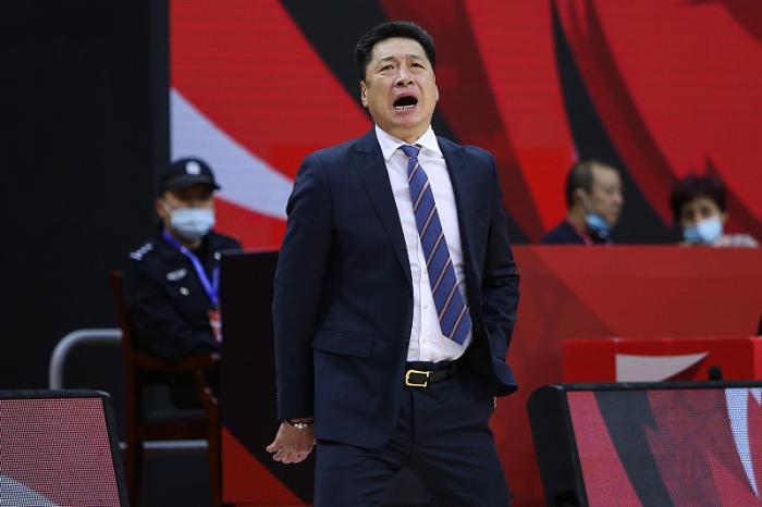 李春江|两大旧部下合砍39分+ 12人得分!李春江微微一笑,第八冠真不远了