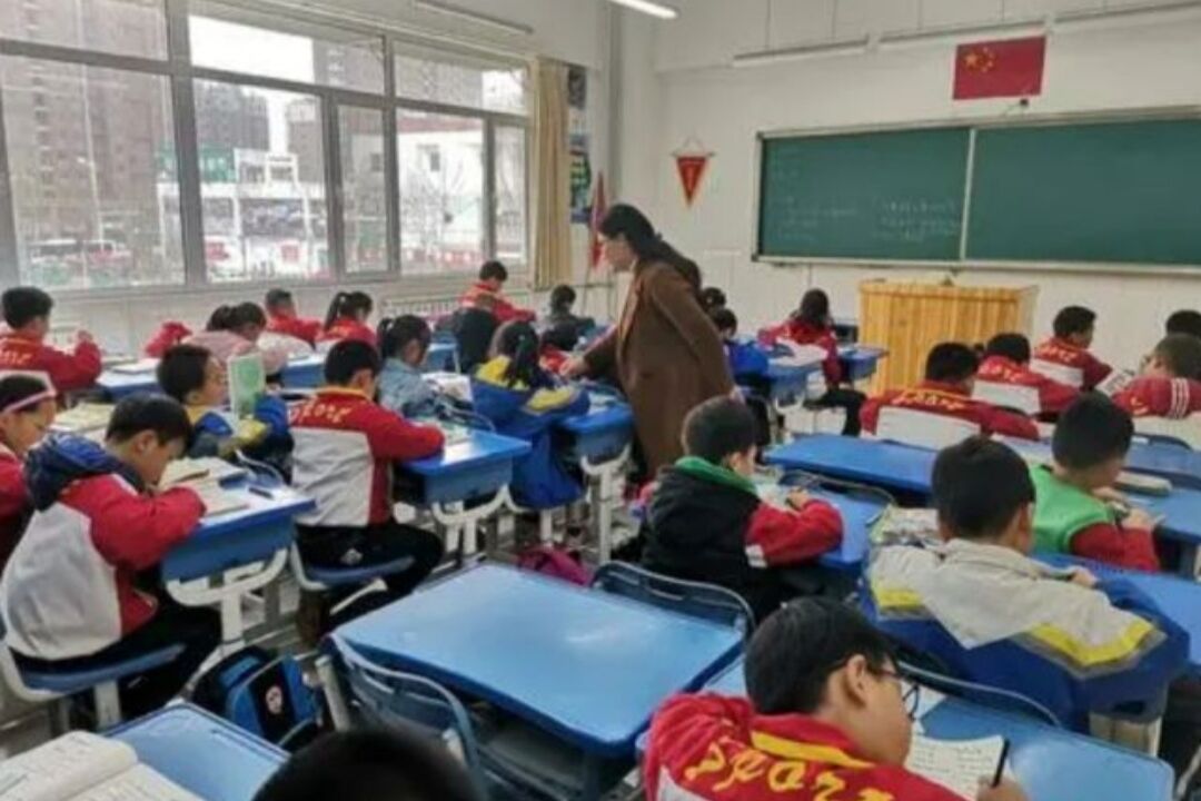 |延时服务后老师“累不活了”，却还遭家长举报，其中委屈谁能懂？