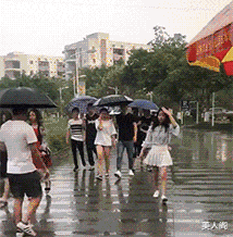 美人阁 小哥家里有矿啊，轮胎不要钱吗？哈哈哈