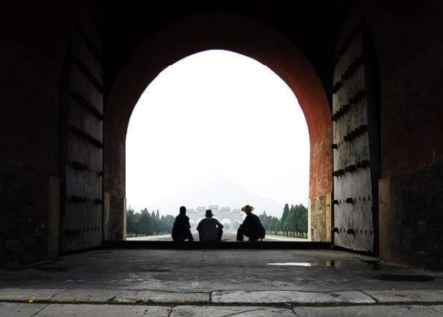 末代皇帝|大清亡了110年，为何爱新觉罗后裔迄今还在清陵当守陵人？