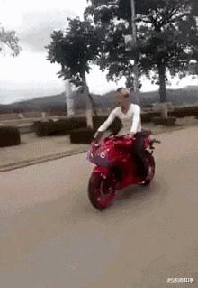 职业教育|现在一些老板的办公室，都会挂一些字画，显得很文化素养！