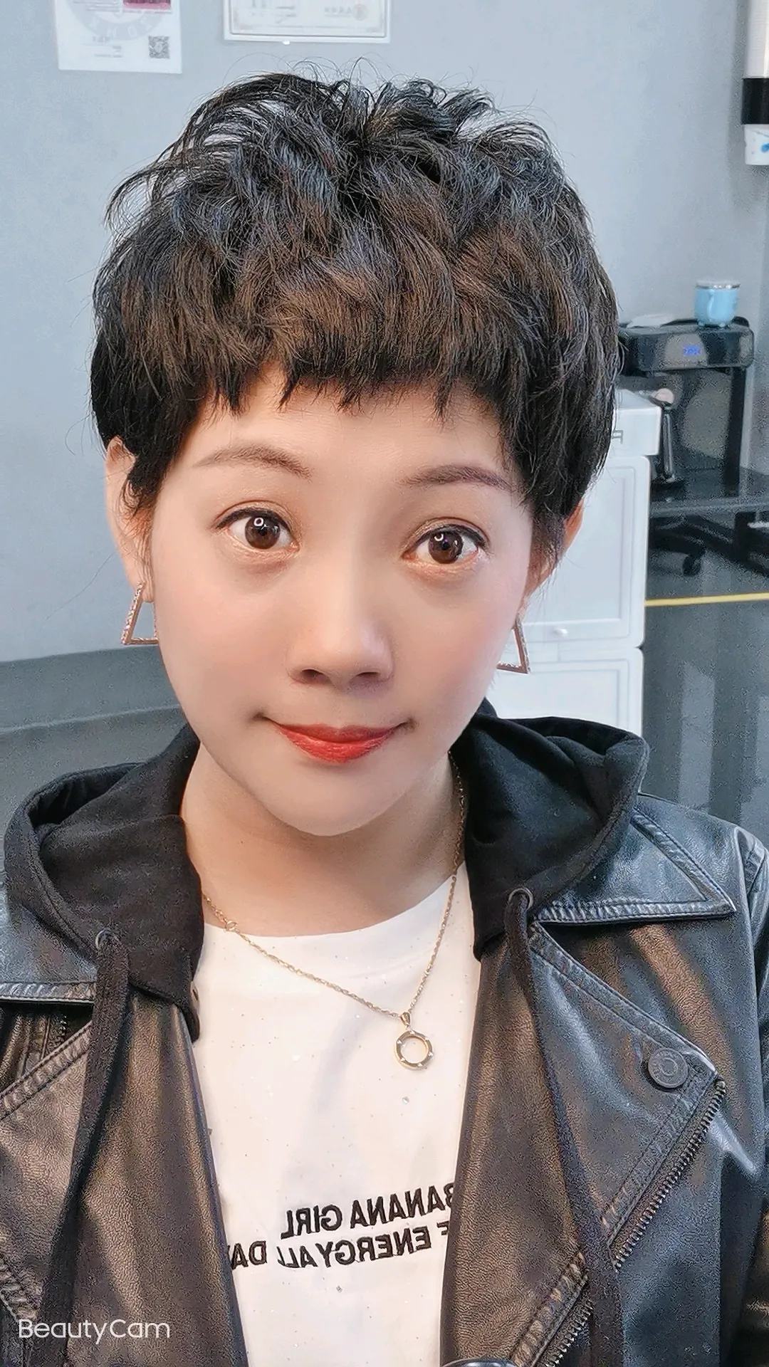 短发|今春流行女发推荐24款，洋气瘦脸还时尚，让你心里美滋滋