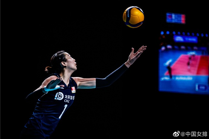 李盈莹|郎平急了喊话：冲出血路！中国女排3-1险胜，李盈莹决胜局大爆发