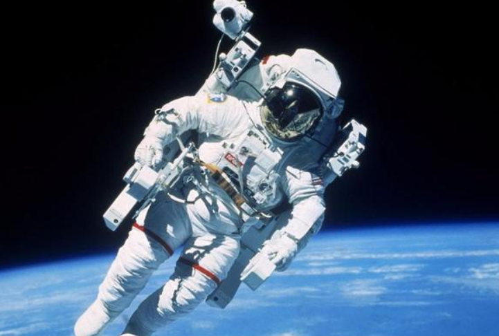 适者生存|太空漫步第一人——中国宇航员杨利伟，为何上太空还要带手枪？