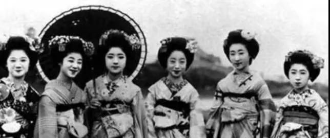 |日本投降后士兵回家，妻子用什么样的方式迎接？士兵：不如战死