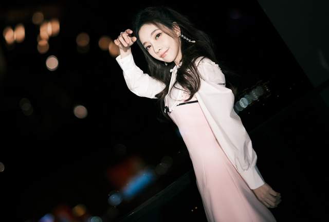 冯提莫|冯提莫荣获B站直播年度盛典冠军，宣传封面很有看点