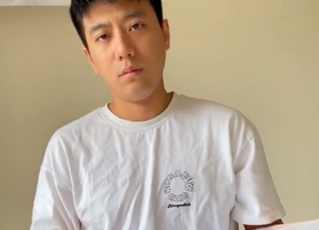 悦姐ya|山东男子得知宝宝脐带绕颈很担心,隔孕肚喊话宝宝:把脐带拿下来