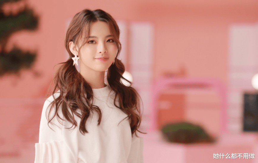 杨超越|佩服她的韧性，觉得她是一个坦坦荡荡，有强大人格的人