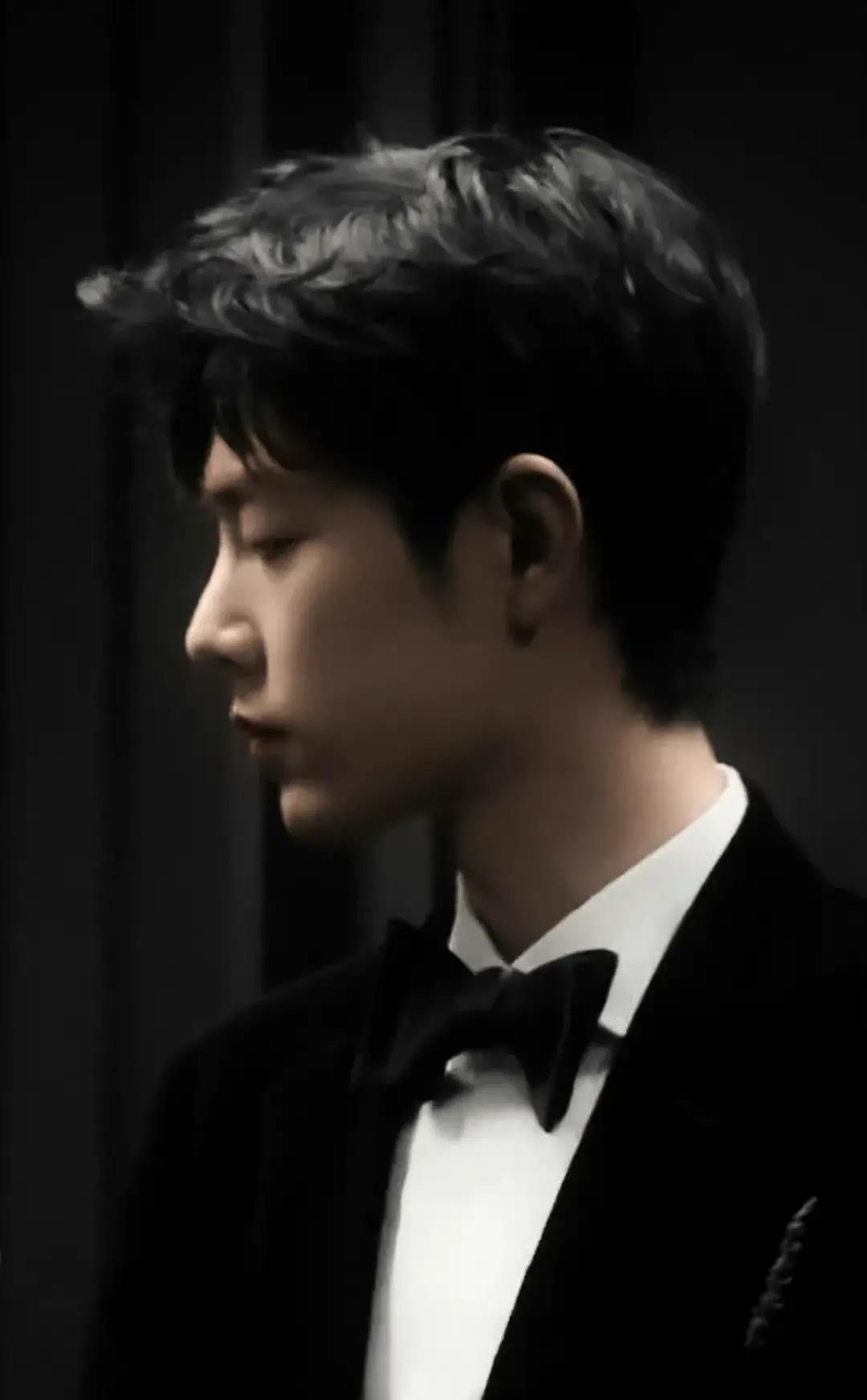 肖战|肖战荣膺“2021热剧艺人霸屏值top 30榜首”，有效播剧才是王道！