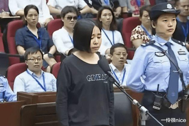 一伶很nice|保姆手拿榔头另有原因，通知住户逃生也不是为了制造混乱