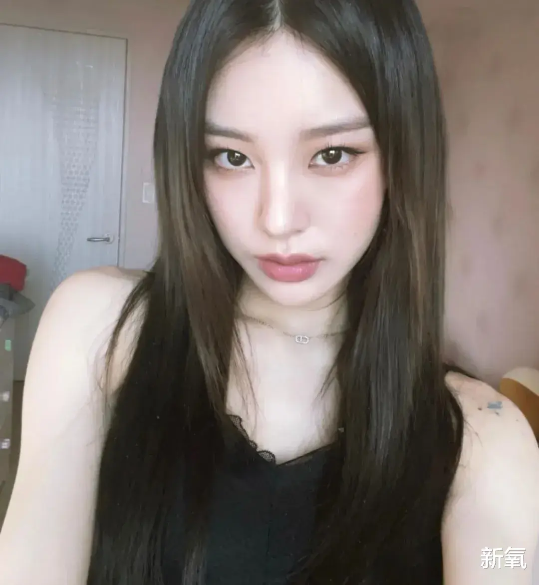 整形|一个抬眸就涨粉200万，她的恶女颜早已预定年度新晋整形模板了？