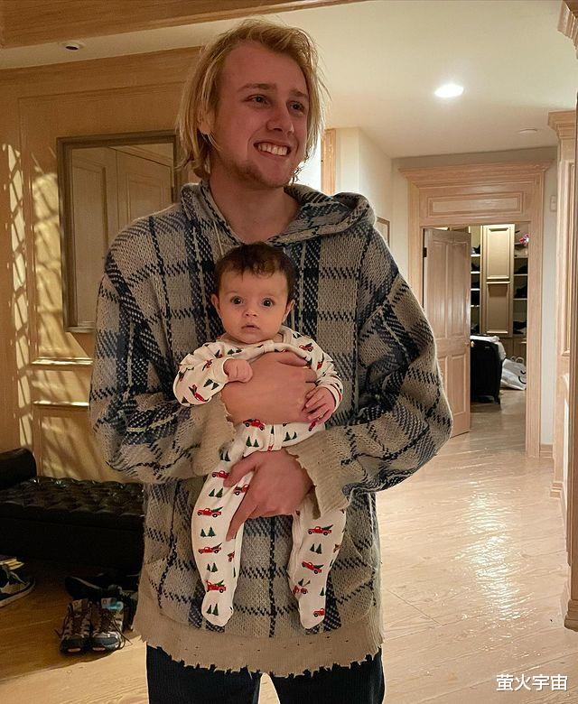 徐小凤|LV太子妃遥祝长子20岁生日，晒出纯素颜同框照，母子好似同龄人