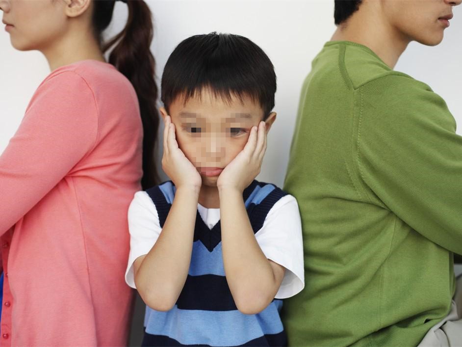 神鸟知讯资讯站 被怀疑偷钱后，12岁女孩坠楼自杀，留遗言：家是用假笑应对的场合