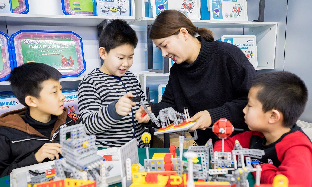 勇往直前的潇潇|2022中小学寒假时长已公布,江苏假期最少,这两个省份提前放假?