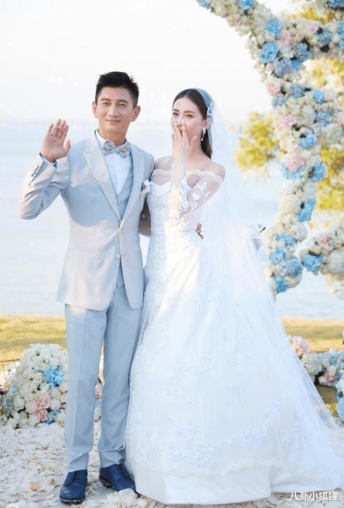 刘诗诗|吴奇隆携一家三口出游，刘诗诗蹲着与儿子互动，2岁步步全身照首曝光