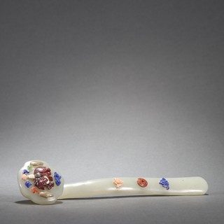 和田玉籽料|清 和田玉籽料嵌百宝太平有象如意摆件。