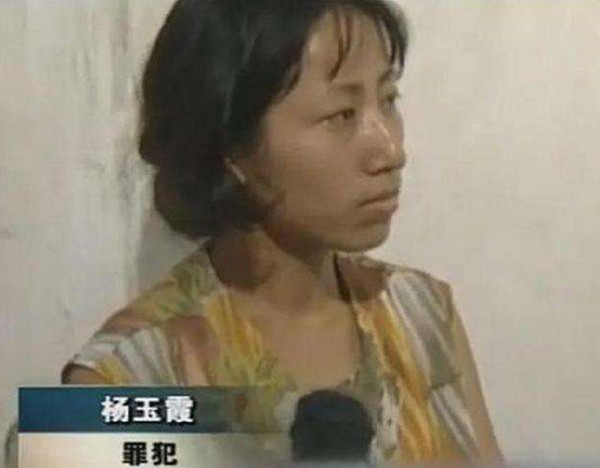 为了报复情夫,女子弄来硫酸,将情夫妻子和女儿毁容