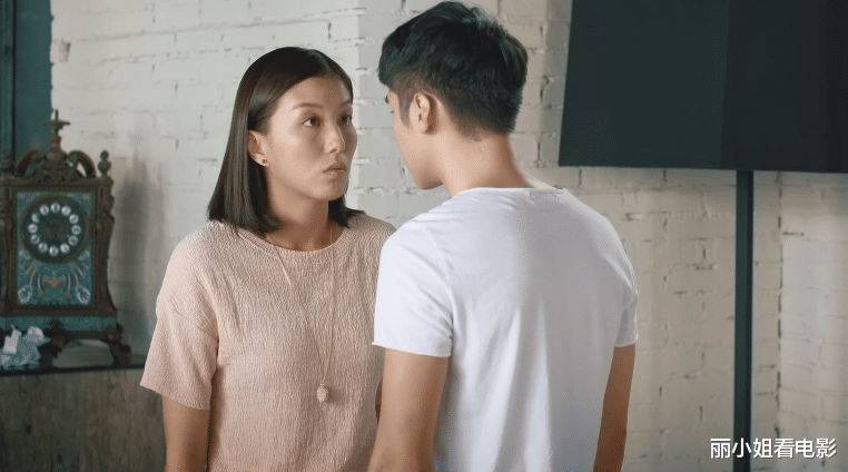 山村老尸|《山村老尸》导演最新恐怖作品，女主超美，可是这依旧只是烂片