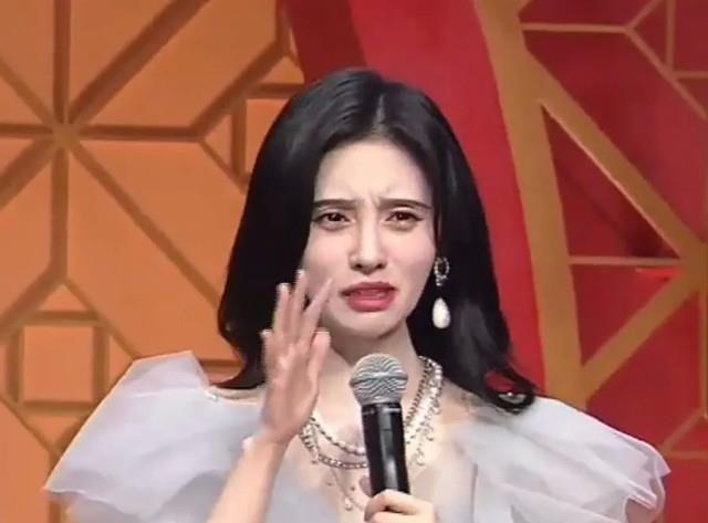 鞠婧祎|自称冷白皮的鞠婧祎翻车太快！央视照妖镜下，整容后遗症太明显