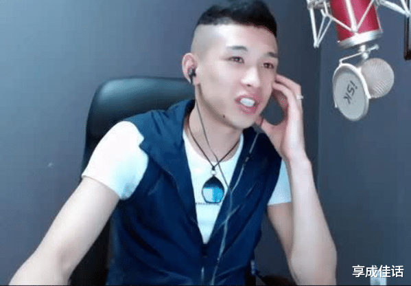 李天佑|时隔三年天佑频频试水，露脸直播半小时人气低落，单场收入仅2万