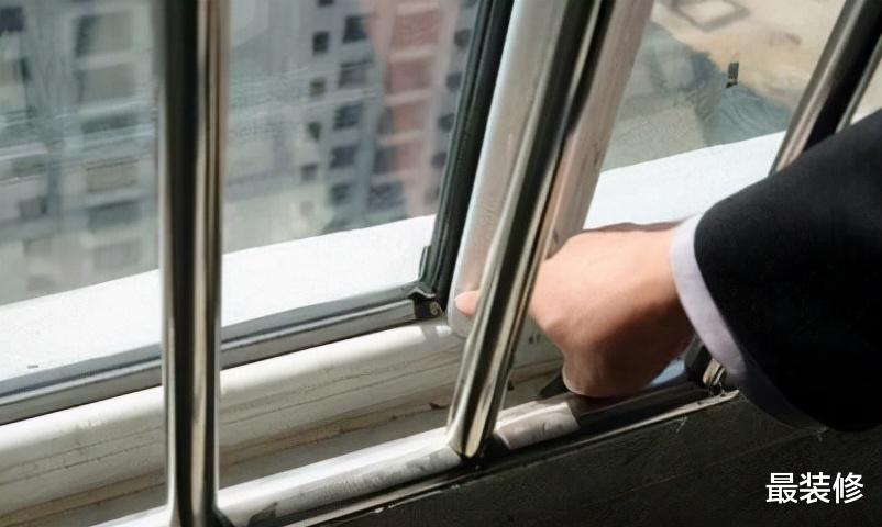 窗户关严了,还是处处漏风?别急,教你正确做法,不进冷风还隔音!