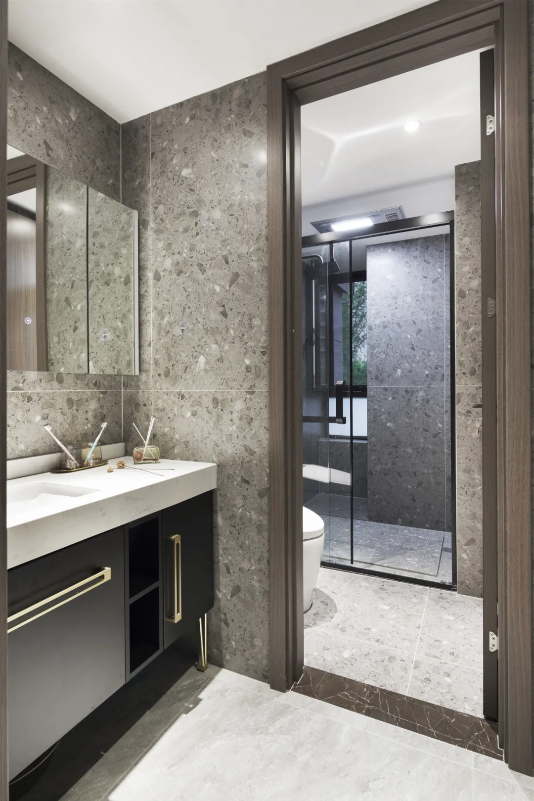 设计师|148㎡现代轻奢风,黑白灰咖的高级精致生活!