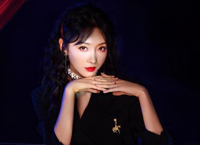 陈情令|时隔8个月，《陈情令》剧组再次“团建”，一家三口团聚却闹乌龙