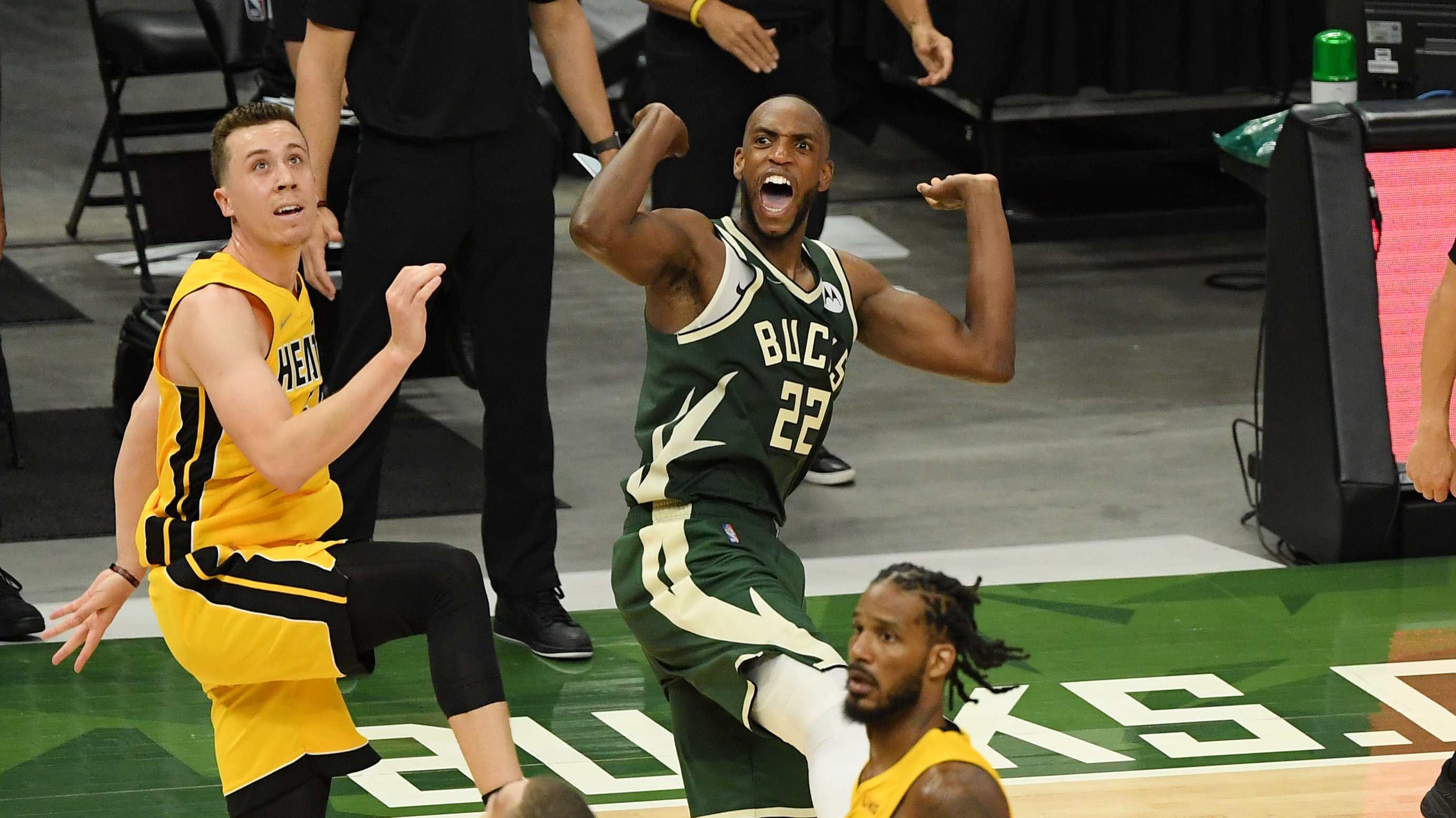 梅西|米德爾頓0.5秒絕殺！字母哥握拳怒吼，但14中0創(chuàng)尷尬紀(jì)錄+罰球違例