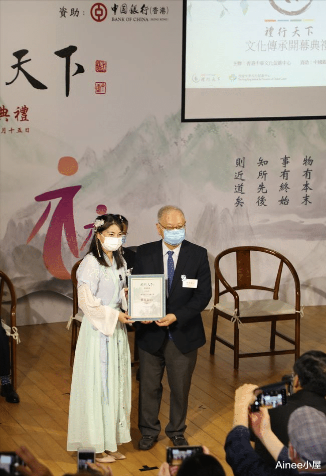 Ainee小屋|郭晶晶罕见穿汉服，古风打扮看着好温柔，身材胖点但显得挺可爱