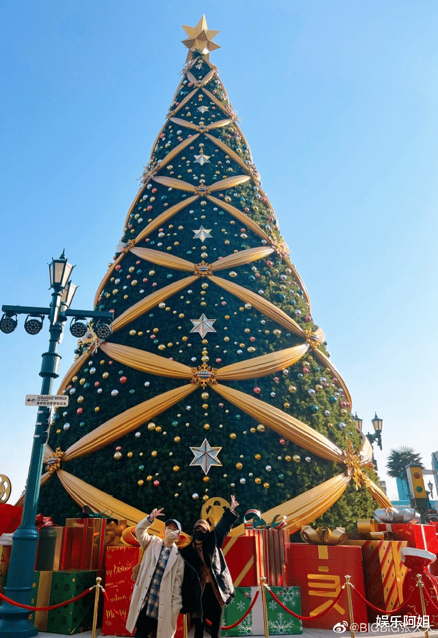 张大大|众星平安夜营业出炉！娜扎手捧玩偶又萌又酷，张大大晒与杨幂合照