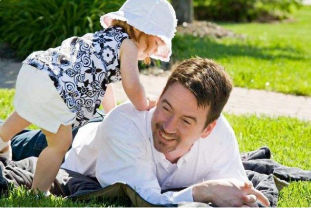 Ainee妈咪|这3种性格的爸爸，带出来的孩子大多敏感又自卑，日后很难有作为