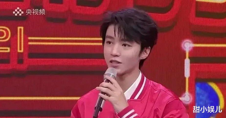 央视|央视照妖镜下的顶流：王一博冷白皮，朱一龙五官优越，李现成路人