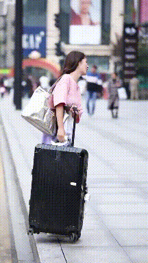 小姐姐 小姐姐果然是腿长任性，就是这个衣服容易让人误会，有些小小的尴尬！哇哈哈