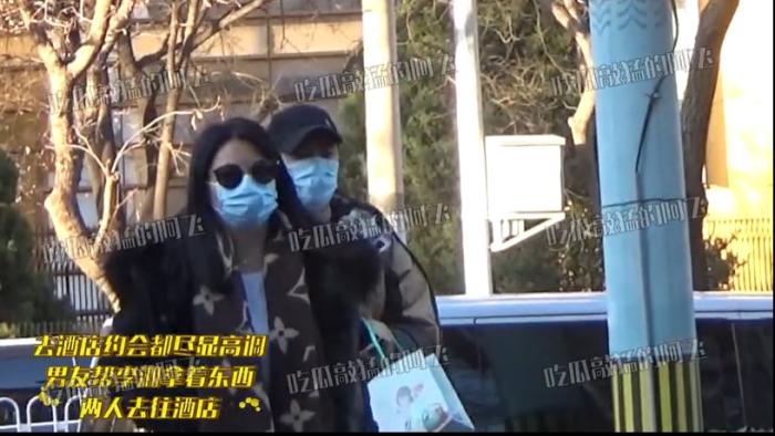 张雨绮|李湘和张雨绮两个御姐现身机场：都有了新欢，但演艺事业大不一样