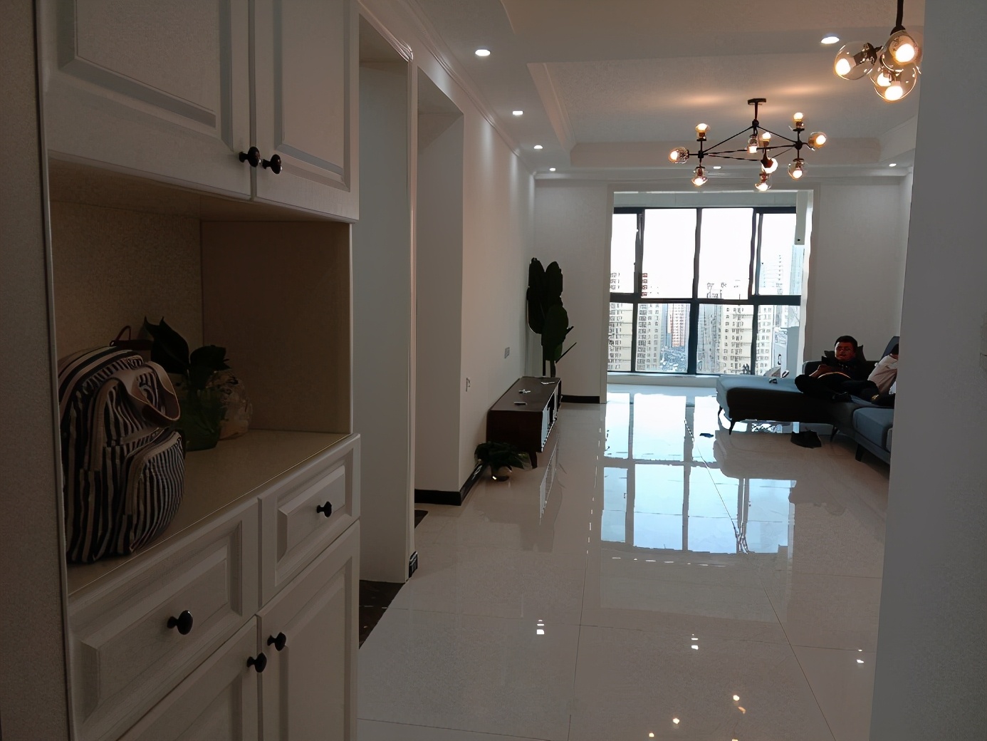 简单装修新房硬装毕业，装修费花了8万，就差家具入场了