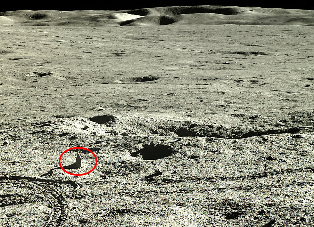 玉兔二号 嫦娥四号旁的“石碑”彩照曝光，专家称不寻常，玉兔二号已调查完