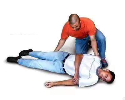 小鱼可可爱 福建三明一乘客突发癫痫,驾驶员出手相助!