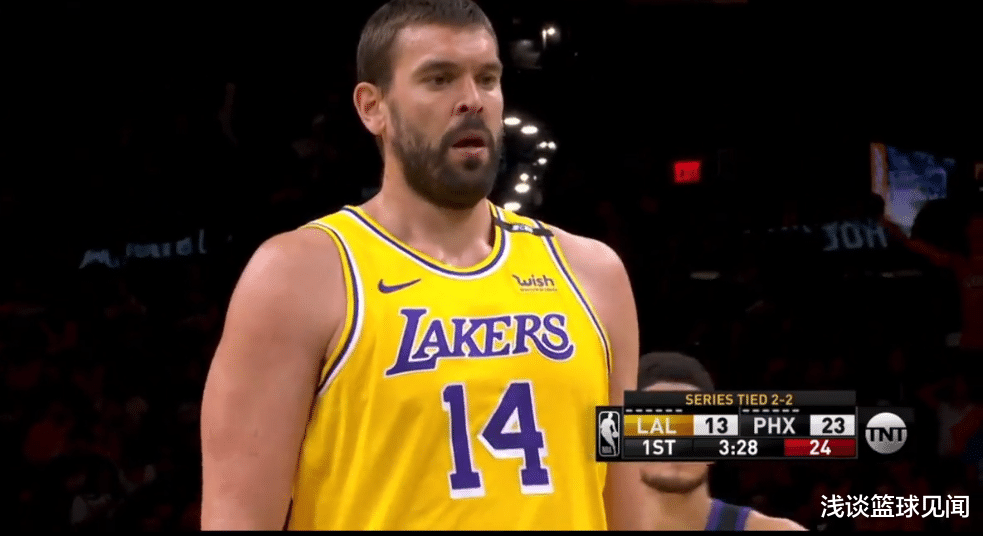 湖人队|湖人轰然崩塌遭30分屠杀,34+6双枪打爆湖人,太阳半场让对手屈服