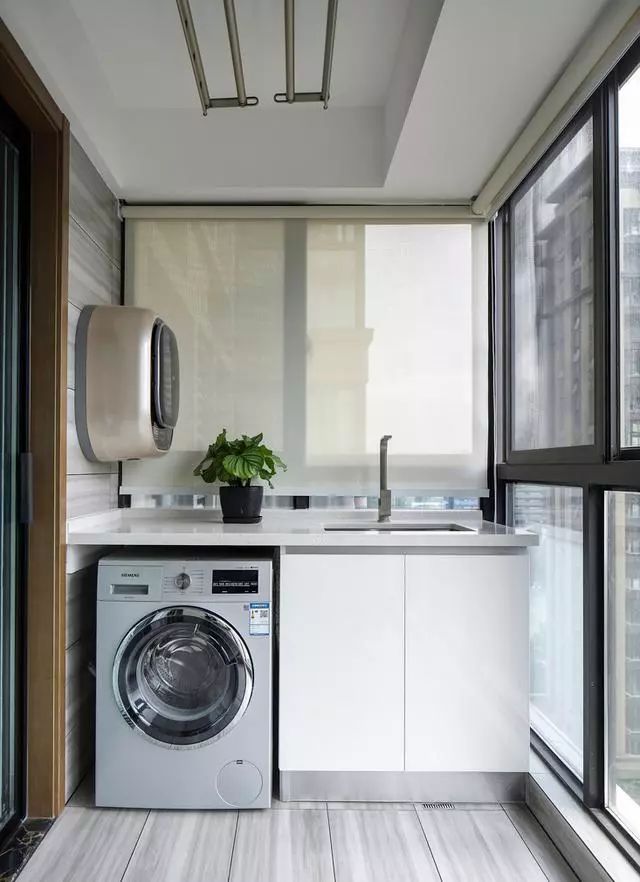 别看阳台空间小,只要利用好这一面墙,等于多出一间实用房!