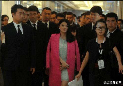 |香港明星和内地明星的差距有多大？看了内地明星，刷新我的三观