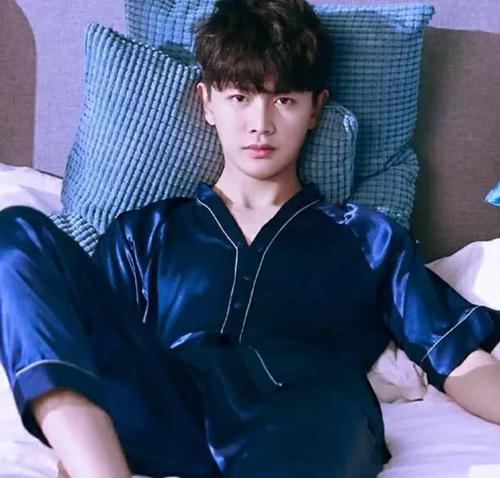 舜网 男明星的“睡衣杀”！不得不说，任嘉伦真的有“杀”到我！